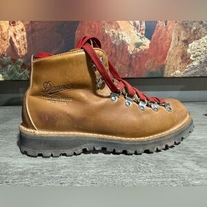 Danner Mountain Light - Woman’s